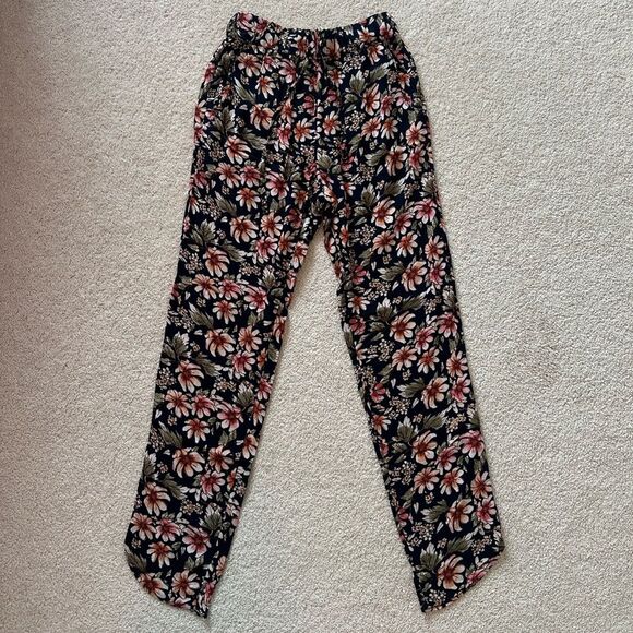 AMERICAN EAGLE FLOWER PATTERN RELAXED FIT PANTS - Picture 1 of 3